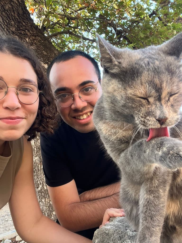 A greek cat taking a selfie with me and my gf